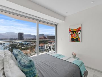 Departamento con vista al mar en Marina Vallarta, piso 10