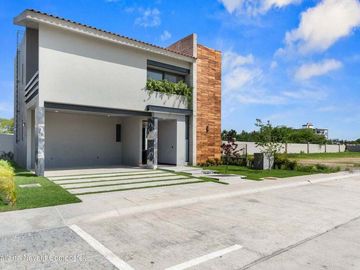 Casa en venta en Nuevo Vallarta dentro de exclusivo residencial Karakal