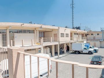 ¿Buscas oficina con baño propio y gran ubicación? Local de 75m2 en Nauc. Centro