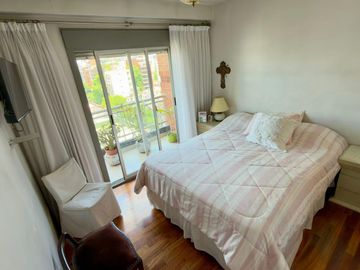 Venta Semipiso 4 Ambientes con Suite en Flores Norte con Cochera Fija y Parrilla (Apto Crédito)