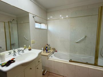 Venta Semipiso 4 Ambientes con Suite en Flores Norte con Cochera Fija y Parrilla (Apto Crédito)