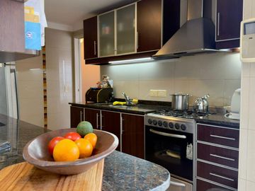 Venta Semipiso 4 Ambientes con Suite en Flores Norte con Cochera Fija y Parrilla (Apto Crédito)