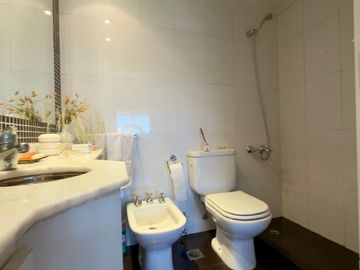 Venta Semipiso 4 Ambientes con Suite en Flores Norte con Cochera Fija y Parrilla (Apto Crédito)