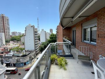 Venta Semipiso 4 Ambientes con Suite en Flores Norte con Cochera Fija y Parrilla (Apto Crédito)