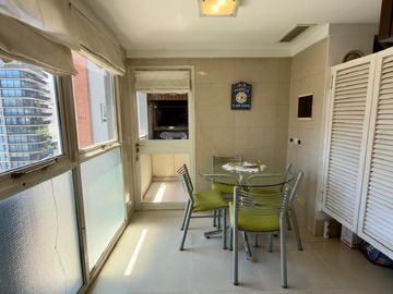 Venta Semipiso 4 Ambientes con Suite en Flores Norte con Cochera Fija y Parrilla (Apto Crédito)