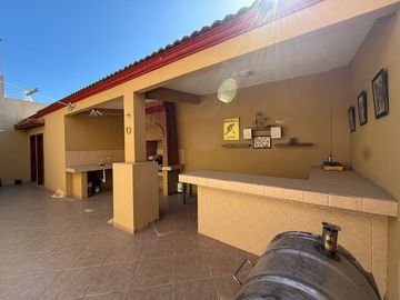 CASA EN VENTA, HACIENDA AGUA CALIENTE
