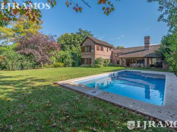 Venta. Clasica Casa. En Barrio EL Estribo. Km 38,5 Panam. ramal PILAR