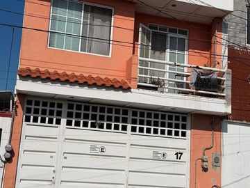 Bodega en Venta con 2 Departamentos en Casa Blanca Querétaro | Uso Mixto Ideal p