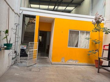 Bodega en Venta con 2 Departamentos en Casa Blanca Querétaro | Uso Mixto Ideal p
