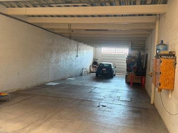 Bodega en Venta con 2 Departamentos en Casa Blanca Querétaro | Uso Mixto Ideal p
