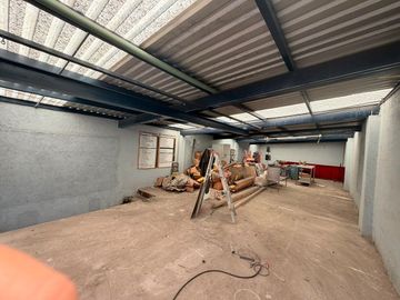 Bodega en Venta con 2 Departamentos en Casa Blanca Querétaro | Uso Mixto Ideal p