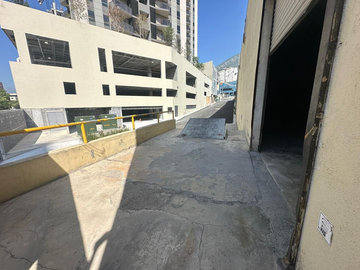 Nave Industrial con Oficinas en Renta | Aaron Sáenz 1910 – Monterrey