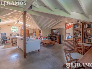 CASA CON DOBLE LOTE EN EL BARRIO CERRADO LA CHACRA, EN SAN FERNANDO