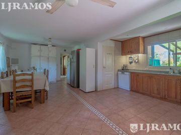 CASA CON DOBLE LOTE EN EL BARRIO CERRADO LA CHACRA, EN SAN FERNANDO