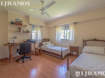 CASA CON DOBLE LOTE EN EL BARRIO CERRADO LA CHACRA, EN SAN FERNANDO