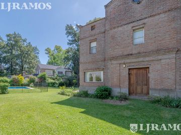 CASA CON DOBLE LOTE EN EL BARRIO CERRADO LA CHACRA, EN SAN FERNANDO