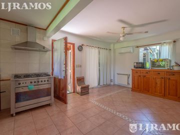 CASA CON DOBLE LOTE EN EL BARRIO CERRADO LA CHACRA, EN SAN FERNANDO