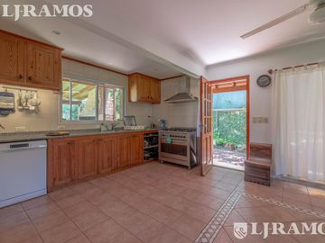 CASA CON DOBLE LOTE EN EL BARRIO CERRADO LA CHACRA, EN SAN FERNANDO