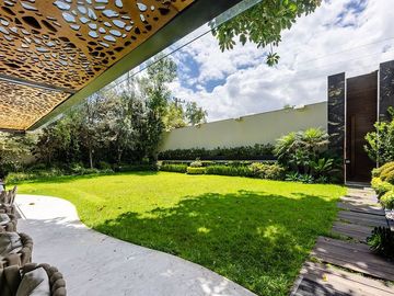 Exclusiva Casa En Venta, en Pedregal.