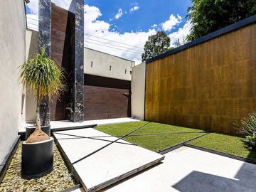 Exclusiva Casa En Venta, en Pedregal.