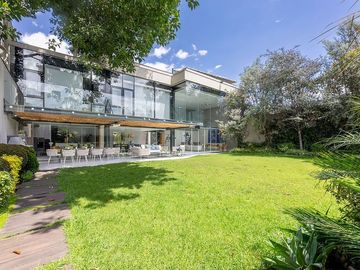Exclusiva Casa En Venta, en Pedregal.
