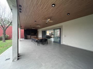 Casa en venta 3 dormitorios con pileta en San Eduardo, Rosario