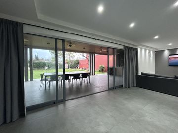 Casa en venta 3 dormitorios con pileta en San Eduardo, Rosario
