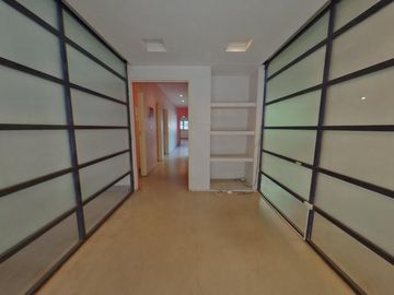 Alquiler Depósito Edificio Comercial Oficinas polo audiovisual pick Up montacargas 7 baños Chacarita