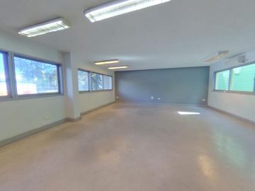 Alquiler Depósito Edificio Comercial Oficinas polo audiovisual pick Up montacargas 7 baños Chacarita