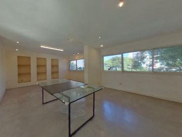 Alquiler Depósito Edificio Comercial Oficinas polo audiovisual pick Up montacargas 7 baños Chacarita