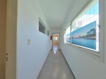 Alquiler Depósito Edificio Comercial Oficinas polo audiovisual pick Up montacargas 7 baños Chacarita