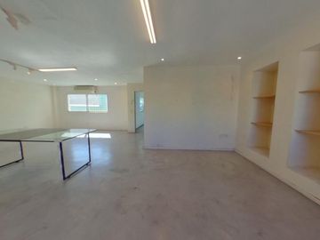 Alquiler Depósito Edificio Comercial Oficinas polo audiovisual pick Up montacargas 7 baños Chacarita