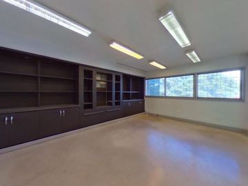 Alquiler Depósito Edificio Comercial Oficinas polo audiovisual pick Up montacargas 7 baños Chacarita