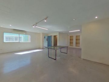 Alquiler Depósito Edificio Comercial Oficinas polo audiovisual pick Up montacargas 7 baños Chacarita