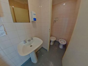 Alquiler Depósito Edificio Comercial Oficinas polo audiovisual pick Up montacargas 7 baños Chacarita