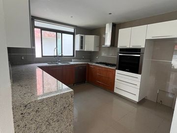 RENTA - CASA EN CONDOMINIO