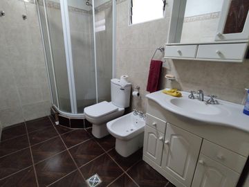 Dúplex, mas 2 mono ambientes en venta