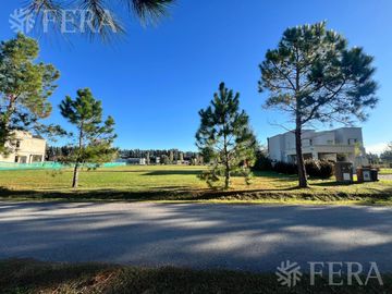 Venta Terreno de 1390m2 con fondo al lago en Miralagos II- La Plata