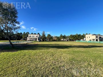 Venta Terreno de 1390m2 con fondo al lago en Miralagos II- La Plata