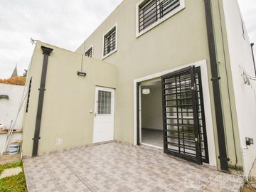Duplex 4 ambientes VENTA Adrogue