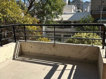 VENTA 4AMB CON COCHERA, DOS BAÑOS Y TOILETTE. BALCON AL FRENTE Y AMENITIES.