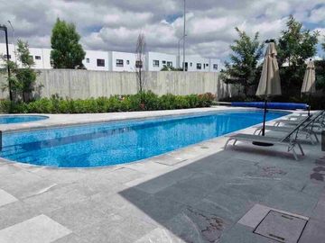 Casa con 4 Rec en Altos Juriquilla