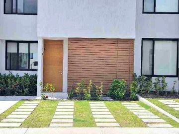 Casa con 4 Rec en Altos Juriquilla