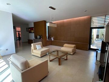 Hermosa casa de un piso con alberca y jacuzzi