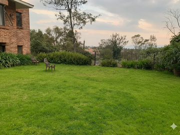 Casa de Lujo en Lomas Altas, CDMX | Vista a la Barranca | 830 m² Terreno