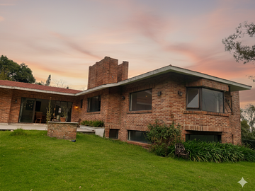 Casa de Lujo en Lomas Altas, CDMX | Vista a la Barranca | 830 m² Terreno