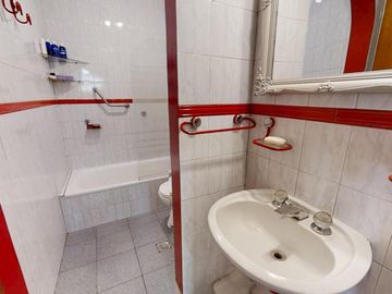 Casa en Venta de 4 Ambientes en Olivos con Garage, Jardín y Parrila