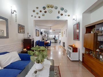 Casa en Venta de 4 Ambientes en Olivos con Garage, Jardín y Parrila