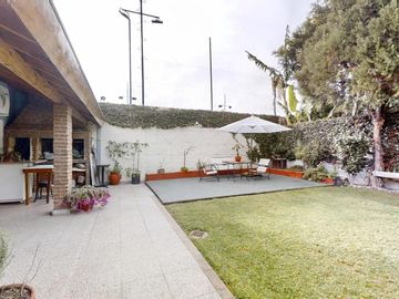 Casa en Venta de 4 Ambientes en Olivos con Garage, Jardín y Parrila