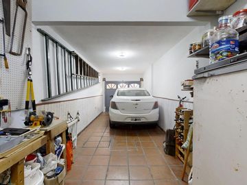 Casa en Venta de 4 Ambientes en Olivos con Garage, Jardín y Parrila